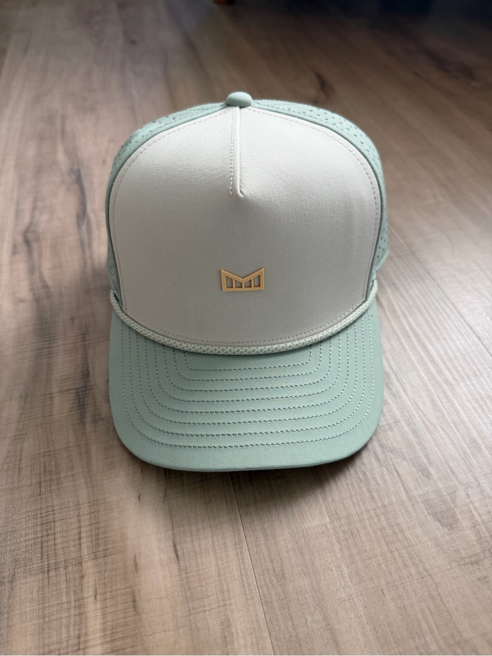 Odysea hydro small hat in sandshell green EUC - worn once.
